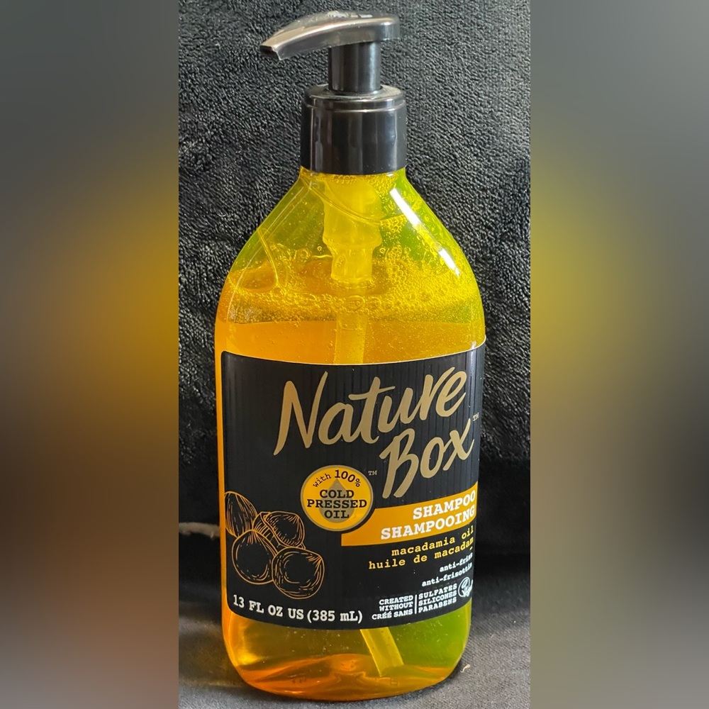 Nature Box Shampoo 100% Cold Pressed Macadamia Oil Retail $45